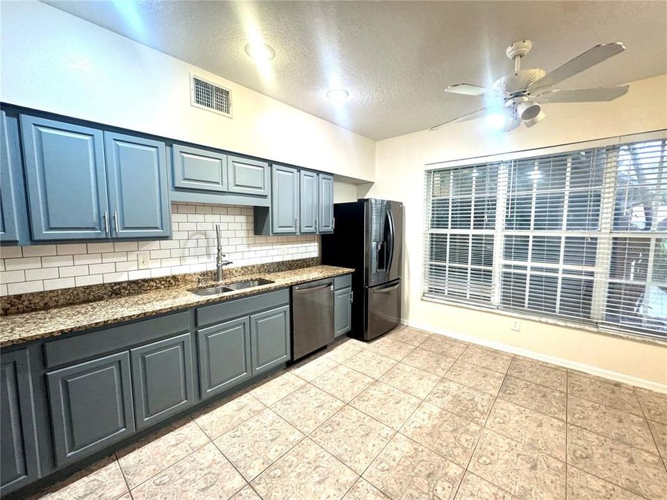 В аренду: $3,495 (5 спален, 3 ванн, 2400 Квадратных фут)