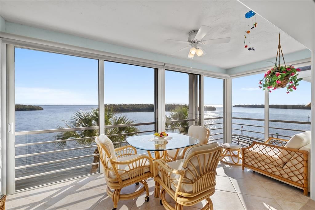 For Sale: $520,000 (2 beds, 2 baths, 1072 Square Feet)