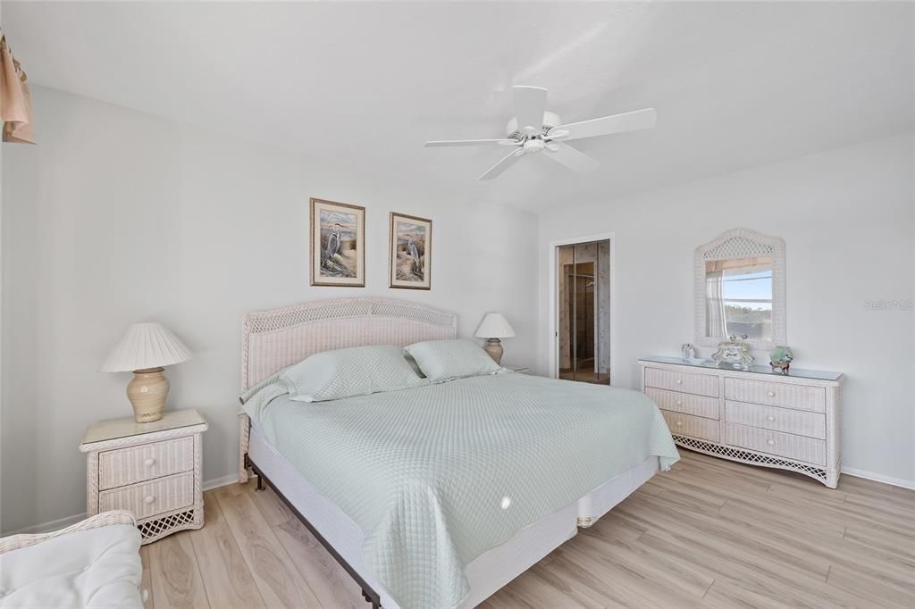 For Sale: $520,000 (2 beds, 2 baths, 1072 Square Feet)