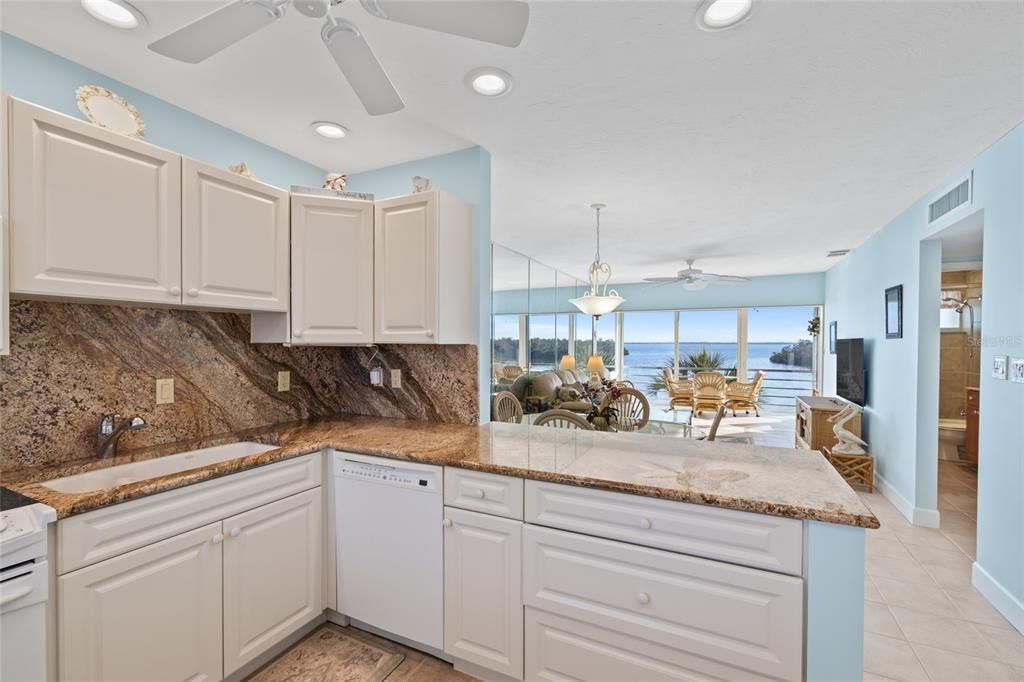 For Sale: $520,000 (2 beds, 2 baths, 1072 Square Feet)