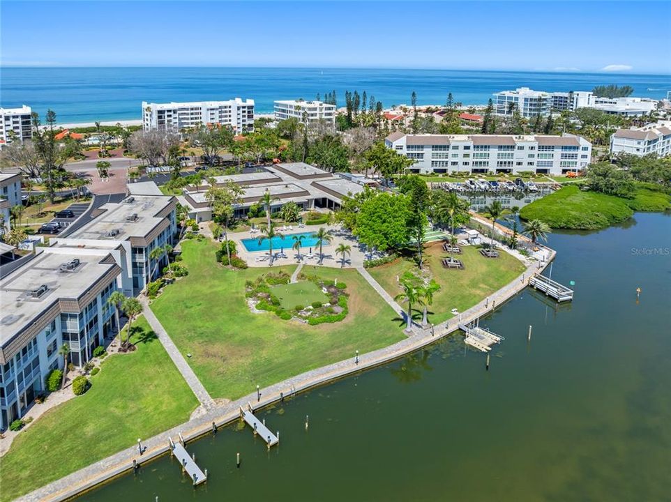 For Sale: $520,000 (2 beds, 2 baths, 1072 Square Feet)