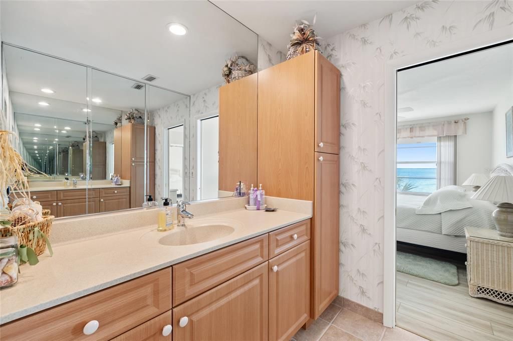 For Sale: $520,000 (2 beds, 2 baths, 1072 Square Feet)