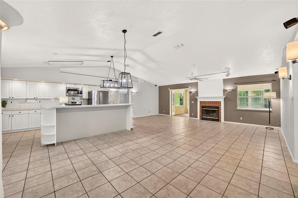 Active With Contract: $237,000 (3 beds, 2 baths, 1685 Square Feet)