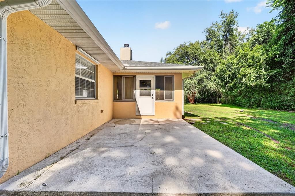 Active With Contract: $237,000 (3 beds, 2 baths, 1685 Square Feet)