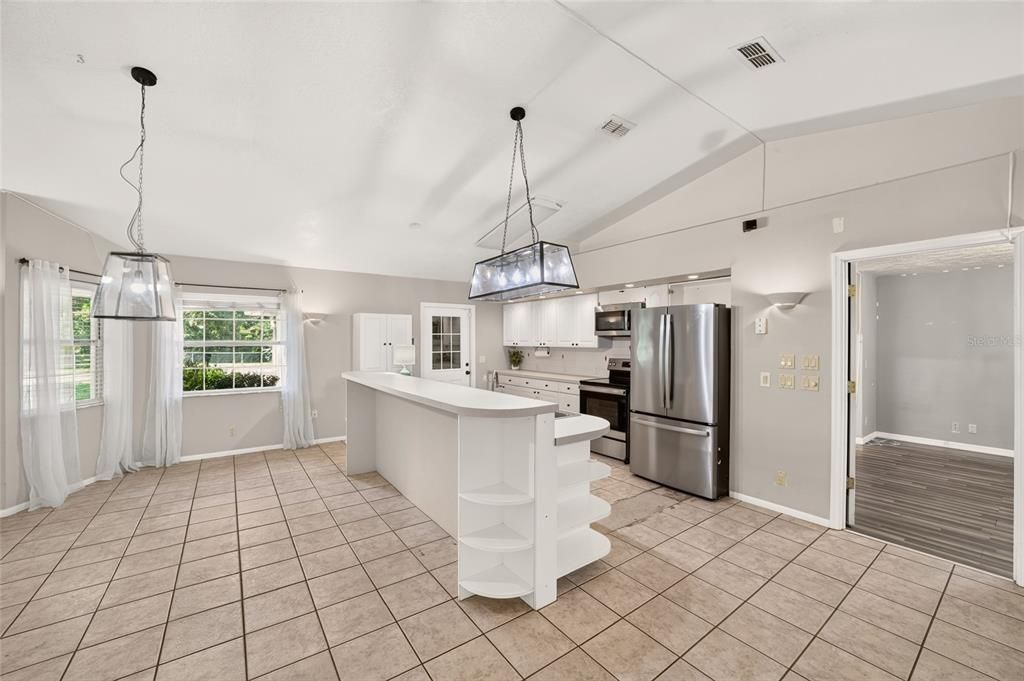 Active With Contract: $237,000 (3 beds, 2 baths, 1685 Square Feet)