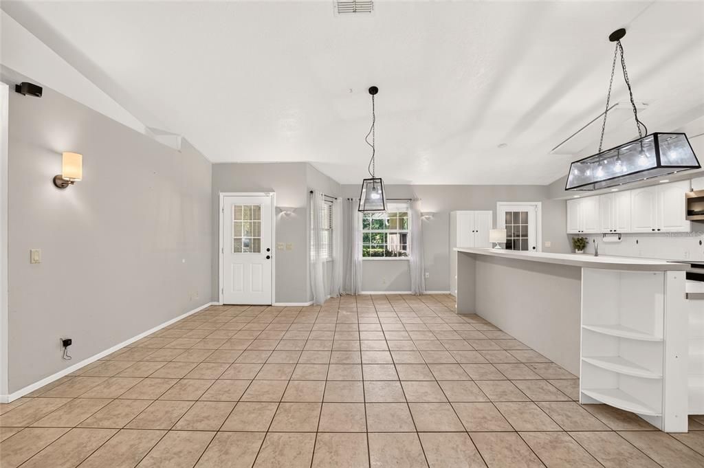 Active With Contract: $237,000 (3 beds, 2 baths, 1685 Square Feet)