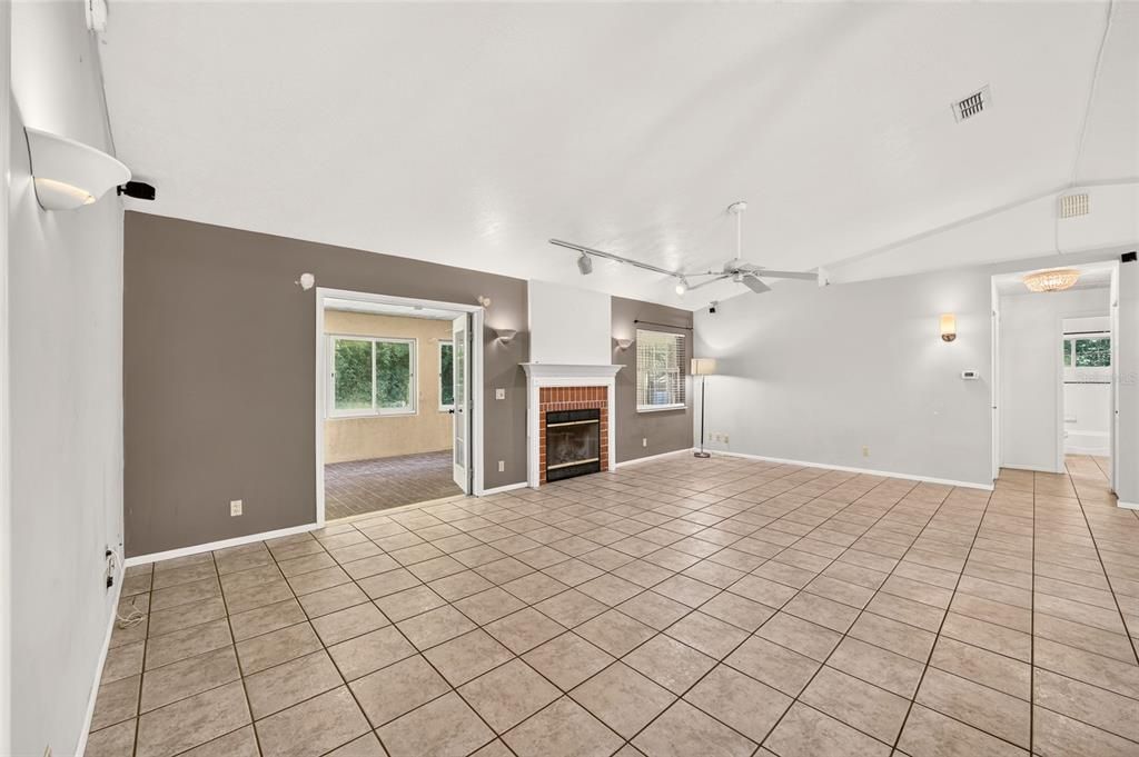 Active With Contract: $237,000 (3 beds, 2 baths, 1685 Square Feet)