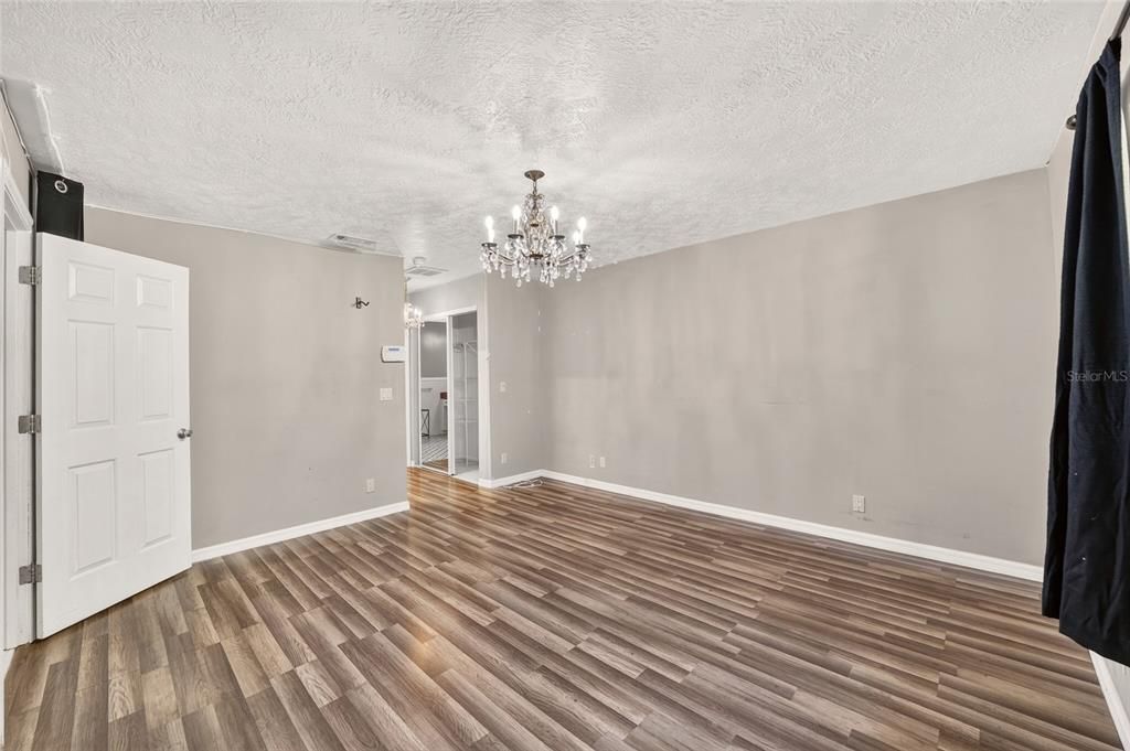 Active With Contract: $237,000 (3 beds, 2 baths, 1685 Square Feet)