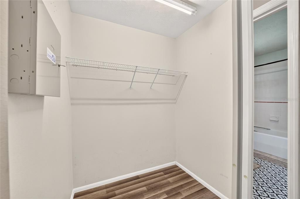 Active With Contract: $237,000 (3 beds, 2 baths, 1685 Square Feet)