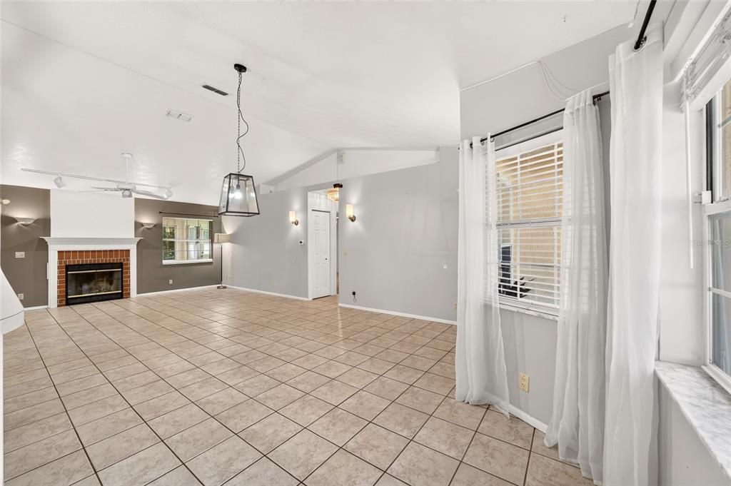 Active With Contract: $237,000 (3 beds, 2 baths, 1685 Square Feet)