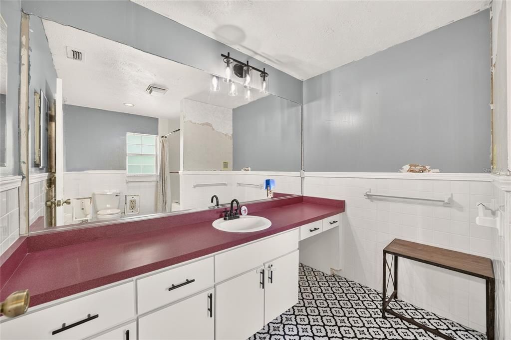 Active With Contract: $237,000 (3 beds, 2 baths, 1685 Square Feet)