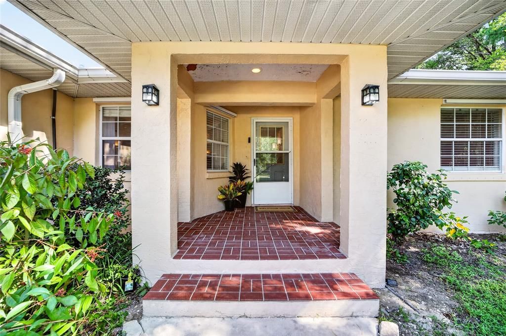 Active With Contract: $237,000 (3 beds, 2 baths, 1685 Square Feet)