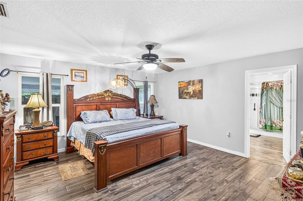 На продажу: $599,999 (5 спален, 2 ванн, 3177 Квадратных фут)