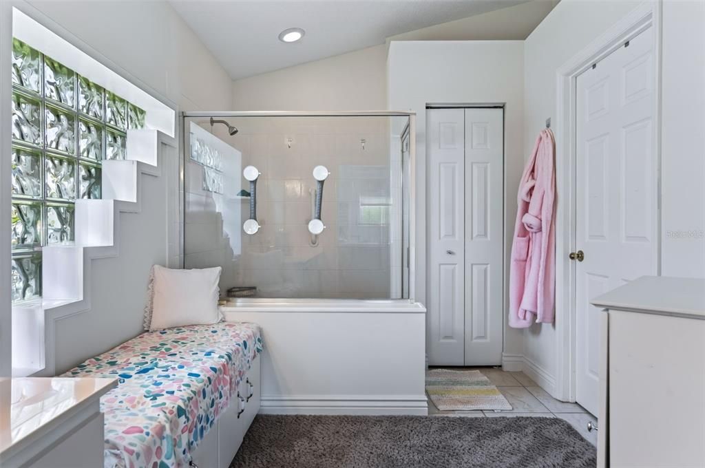 For Sale: $395,000 (3 beds, 2 baths, 1957 Square Feet)