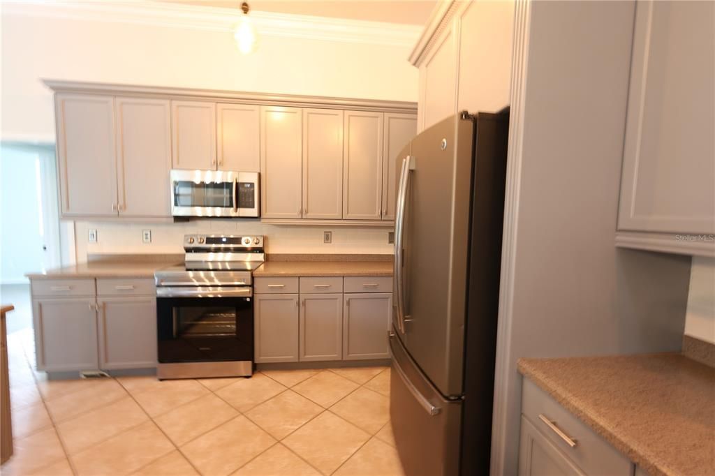 For Sale: $575,000 (5 beds, 3 baths, 2826 Square Feet)