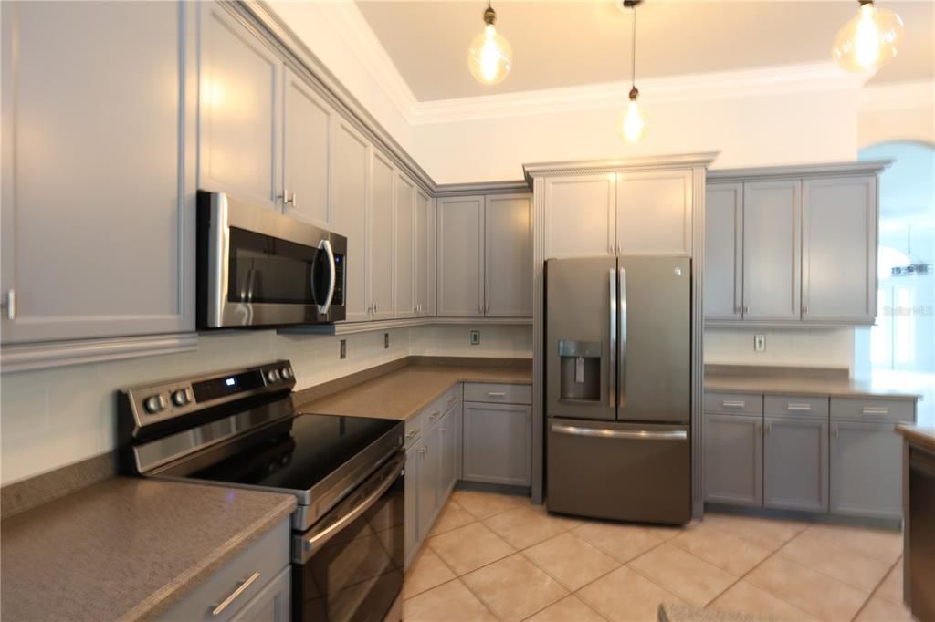 For Sale: $575,000 (5 beds, 3 baths, 2826 Square Feet)