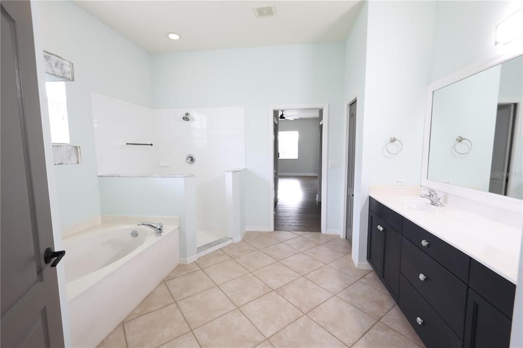 For Sale: $575,000 (5 beds, 3 baths, 2826 Square Feet)