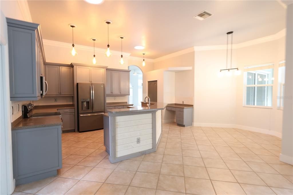 For Sale: $575,000 (5 beds, 3 baths, 2826 Square Feet)
