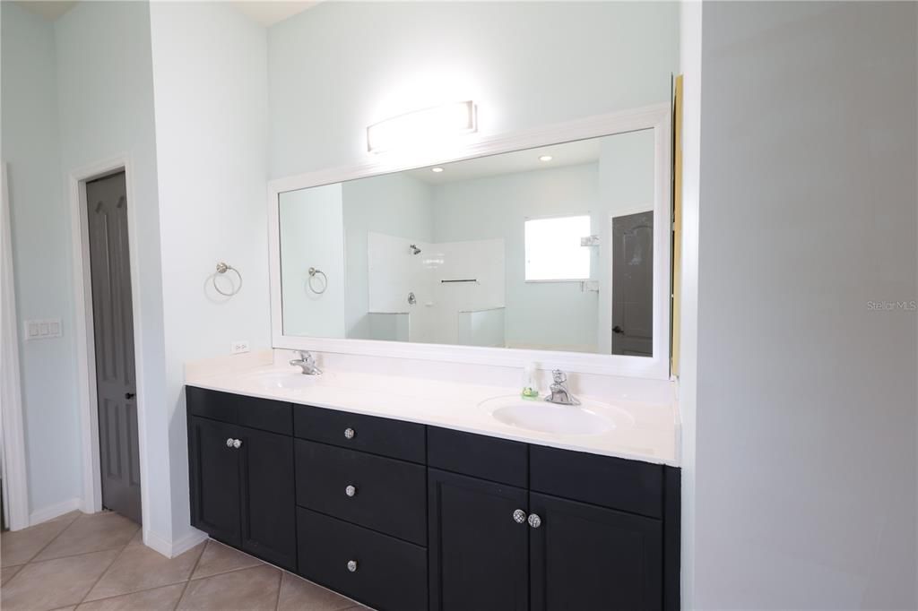 For Sale: $575,000 (5 beds, 3 baths, 2826 Square Feet)