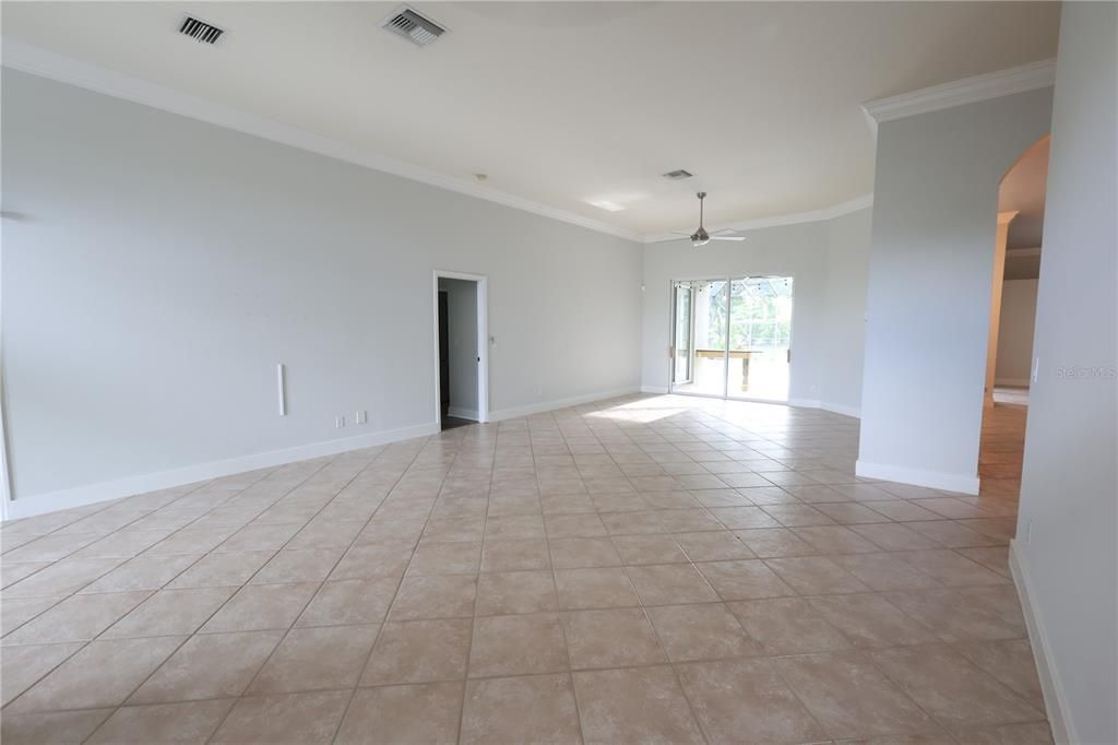 For Sale: $575,000 (5 beds, 3 baths, 2826 Square Feet)