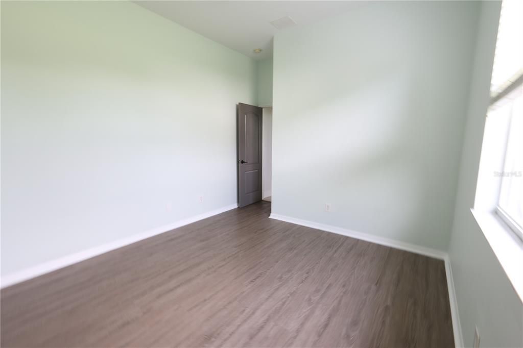 For Sale: $575,000 (5 beds, 3 baths, 2826 Square Feet)
