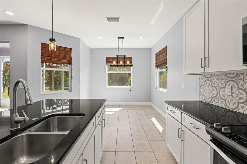For Sale: $600,000 (4 beds, 4 baths, 2770 Square Feet)