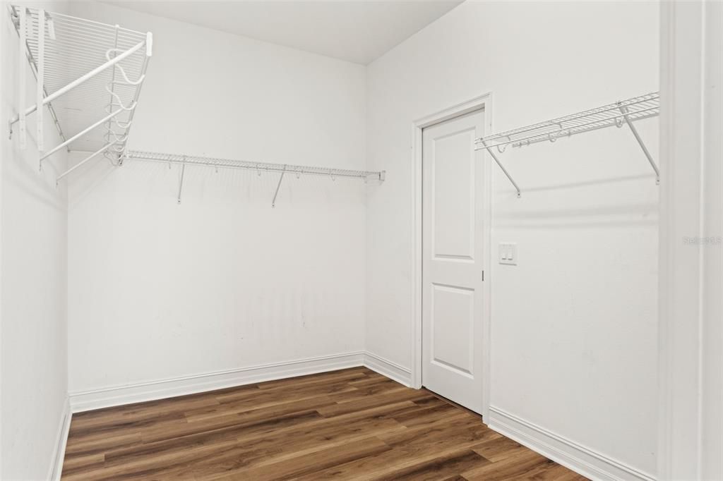 For Sale: $600,000 (4 beds, 4 baths, 2770 Square Feet)