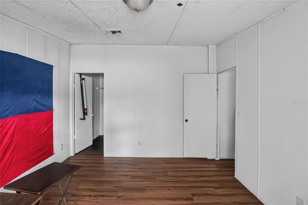 На продажу: $199,000 (4 спален, 2 ванн, 1988 Квадратных фут)