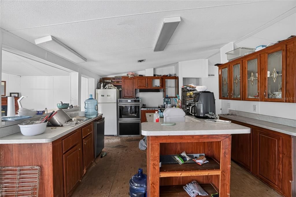 На продажу: $199,000 (4 спален, 2 ванн, 1988 Квадратных фут)