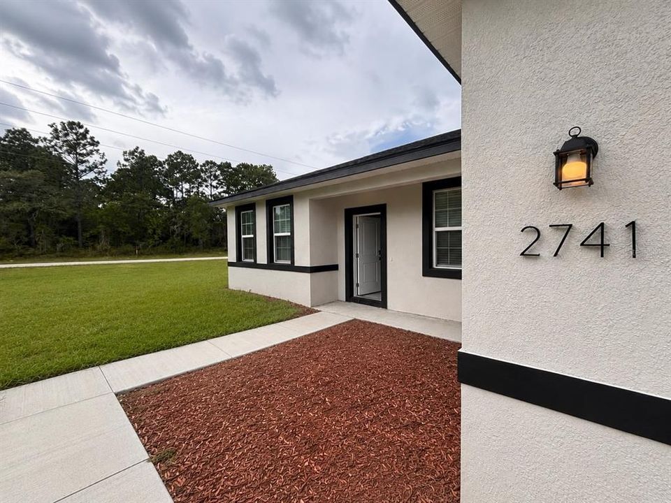 For Rent: $2,000 (4 beds, 3 baths, 1805 Square Feet)