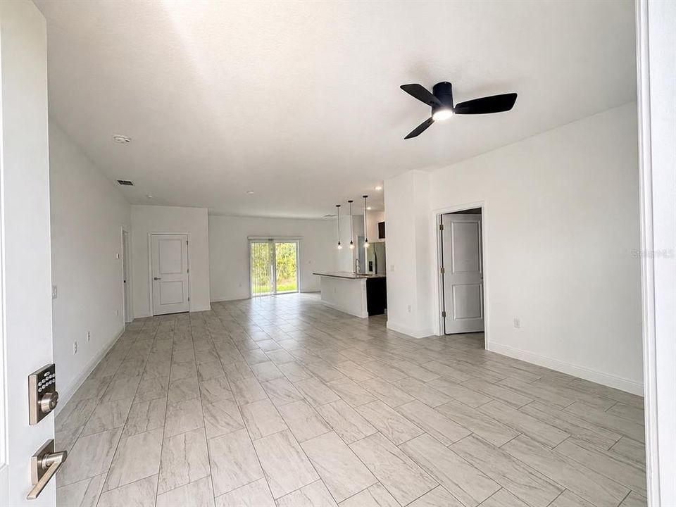 For Rent: $2,000 (4 beds, 3 baths, 1805 Square Feet)