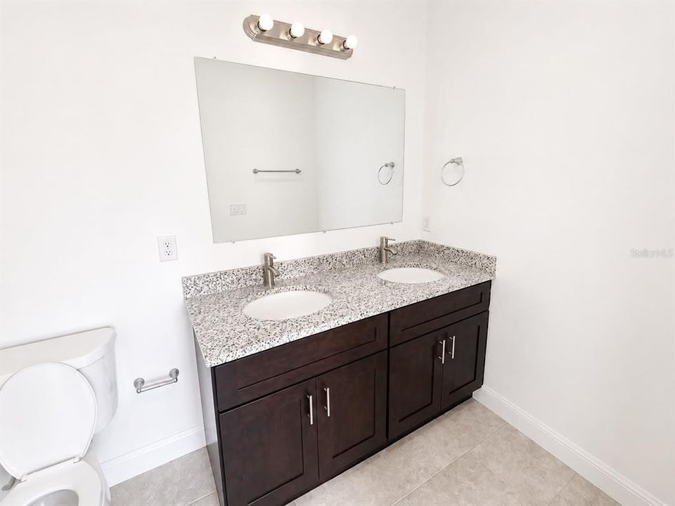 For Rent: $2,000 (4 beds, 3 baths, 1805 Square Feet)