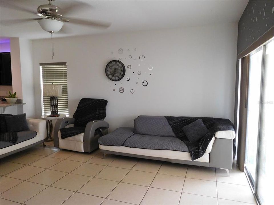 En Venta: $387,732 (3 camas, 2 baños, 1675 Pies cuadrados)