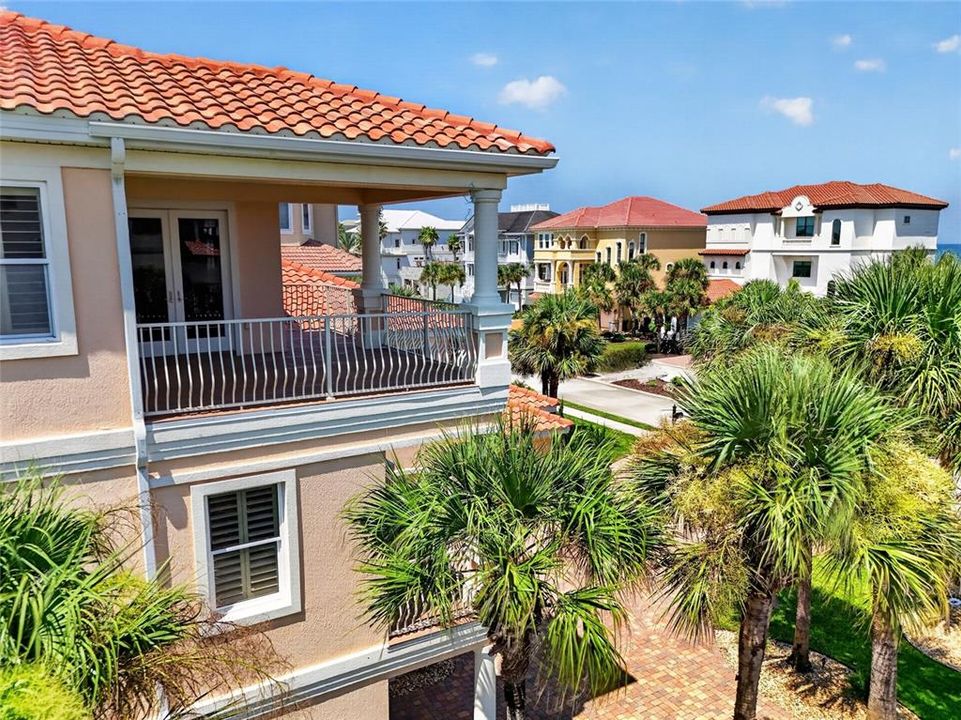 For Sale: $2,699,000 (6 beds, 4 baths, 5162 Square Feet)