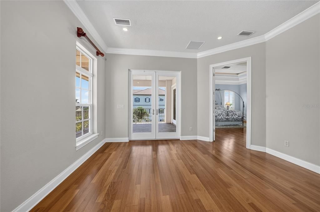 For Sale: $2,699,000 (6 beds, 4 baths, 5162 Square Feet)
