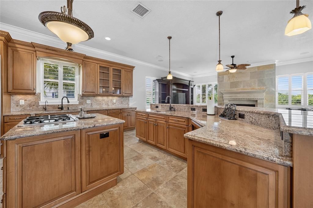 For Sale: $2,699,000 (6 beds, 4 baths, 5162 Square Feet)