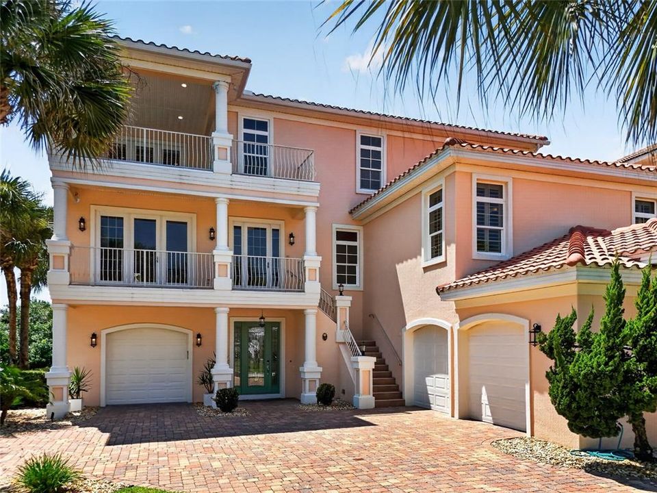 For Sale: $2,699,000 (6 beds, 4 baths, 5162 Square Feet)