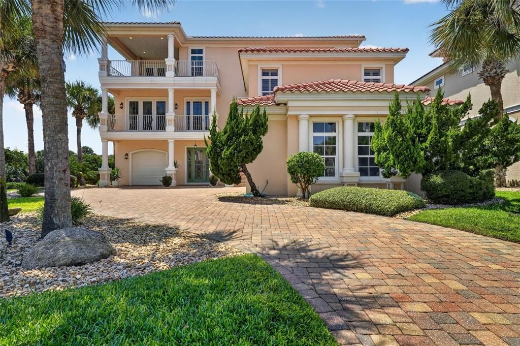 For Sale: $2,699,000 (6 beds, 4 baths, 5162 Square Feet)