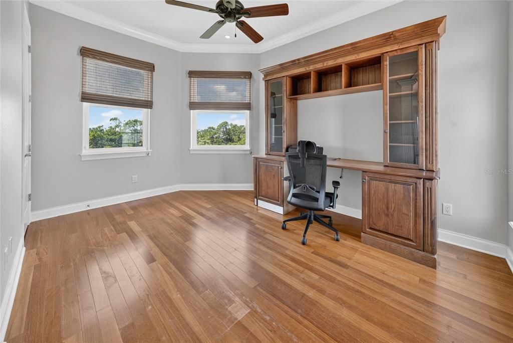 For Sale: $2,699,000 (6 beds, 4 baths, 5162 Square Feet)