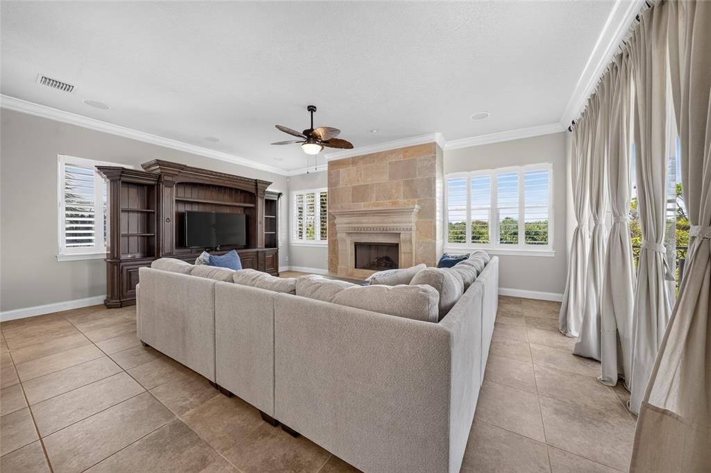 For Sale: $2,699,000 (6 beds, 4 baths, 5162 Square Feet)