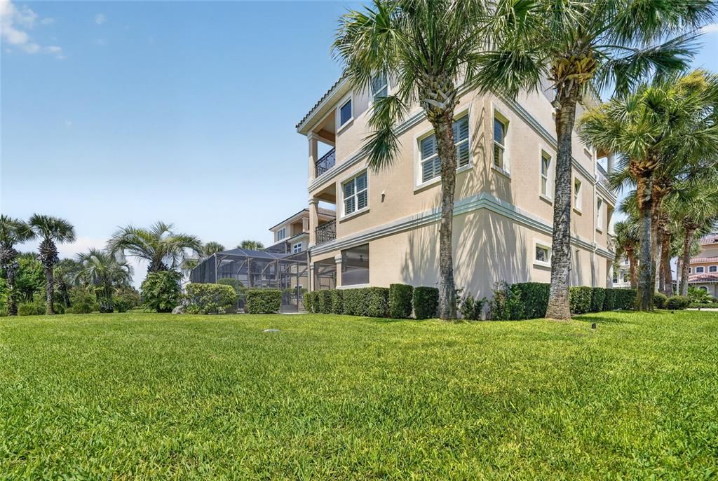 For Sale: $2,699,000 (6 beds, 4 baths, 5162 Square Feet)
