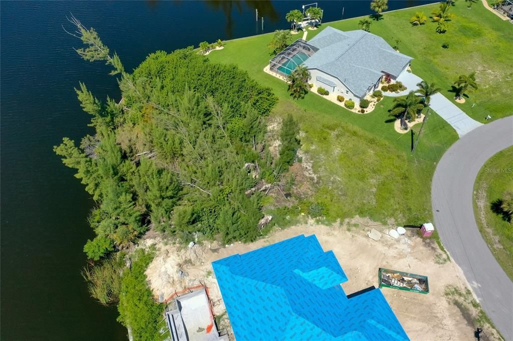 На продажу: $245,000 (0.43 acres)