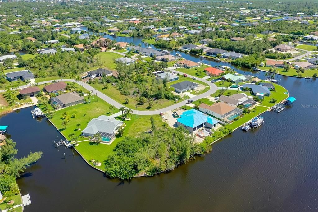 На продажу: $245,000 (0.43 acres)