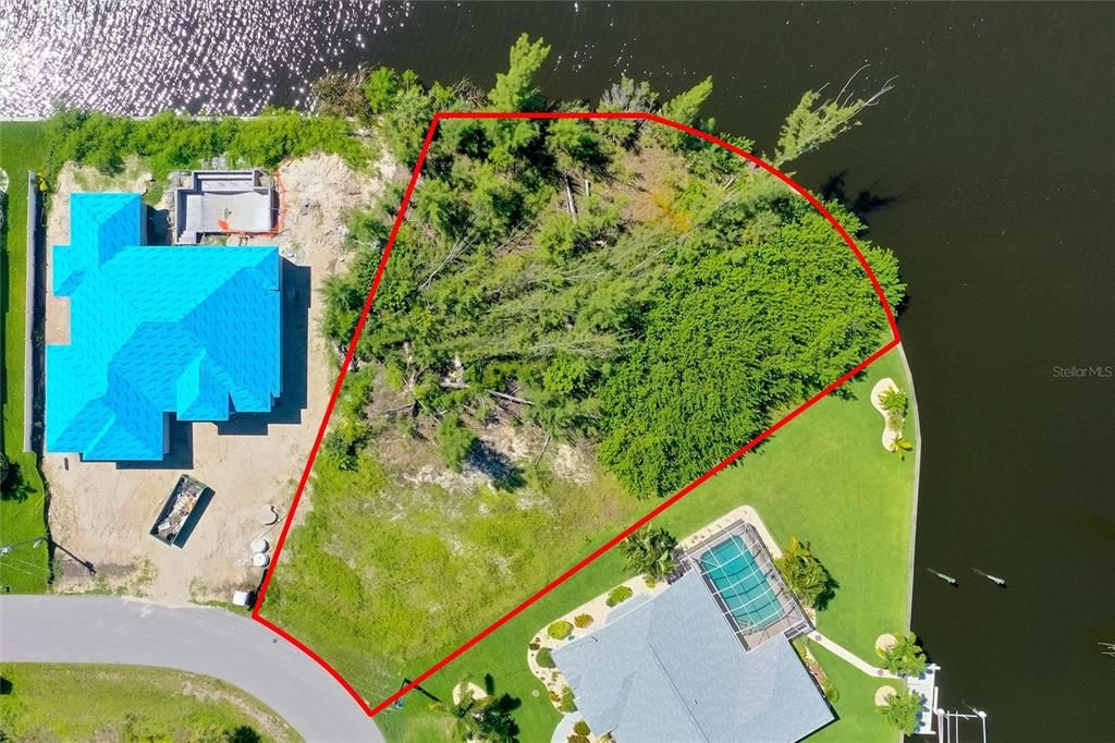 На продажу: $245,000 (0.43 acres)