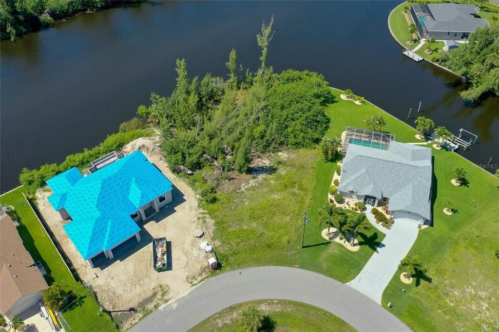 На продажу: $245,000 (0.43 acres)