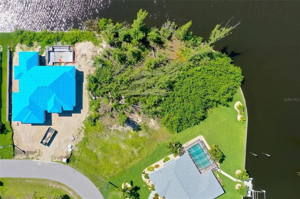 На продажу: $245,000 (0.43 acres)