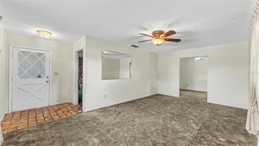 En Venta: $375,000 (3 camas, 2 baños, 1900 Pies cuadrados)