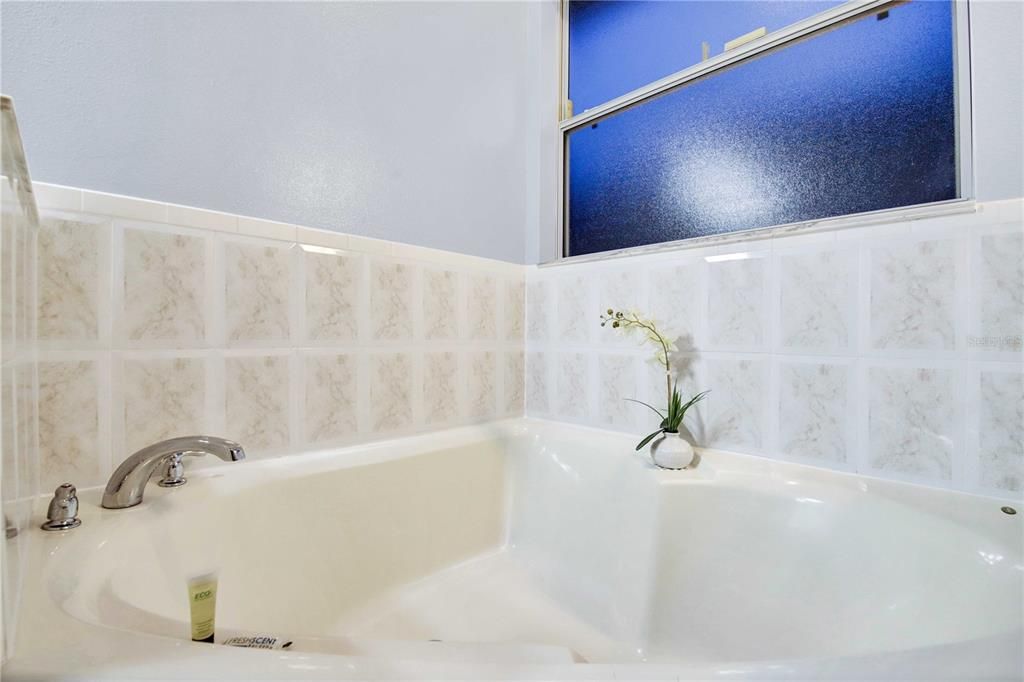 For Sale: $420,000 (4 beds, 3 baths, 1808 Square Feet)