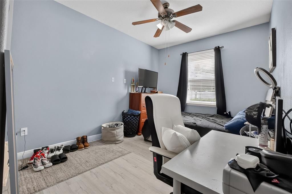 En Venta: $449,900 (4 camas, 2 baños, 2449 Pies cuadrados)