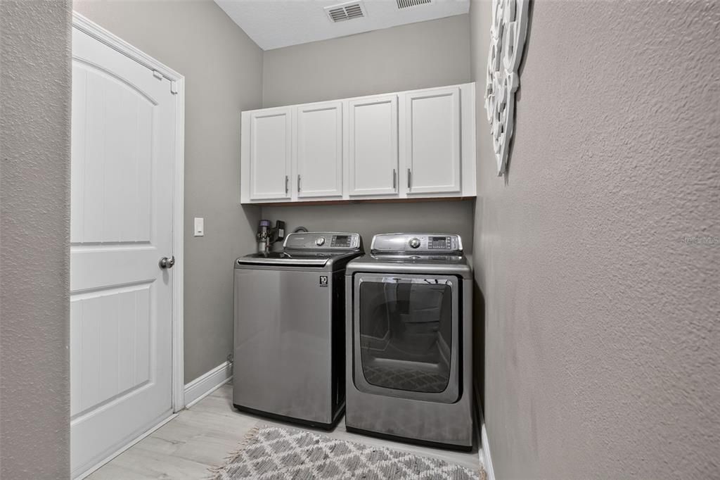 En Venta: $449,900 (4 camas, 2 baños, 2449 Pies cuadrados)